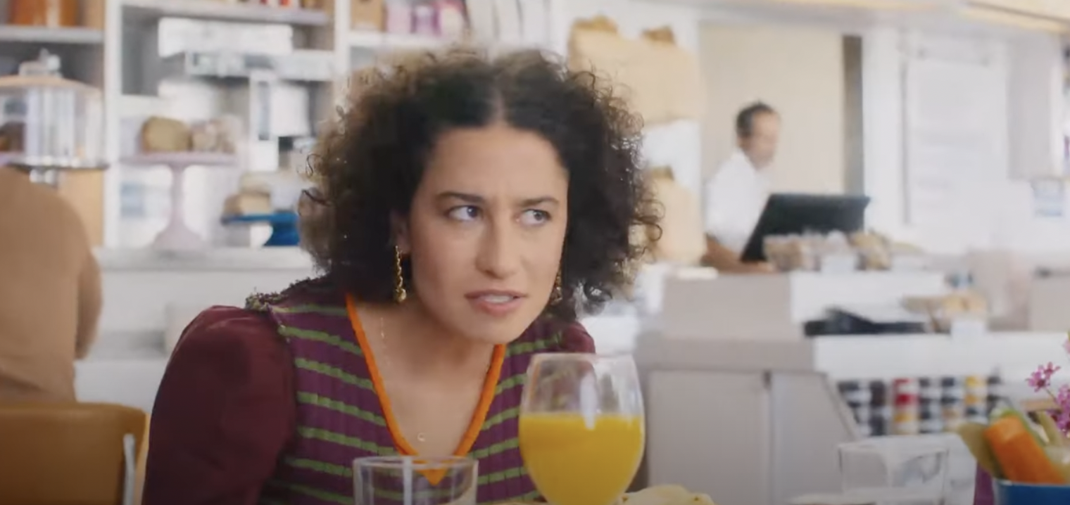 Ilana Glazer chats over a brunch table